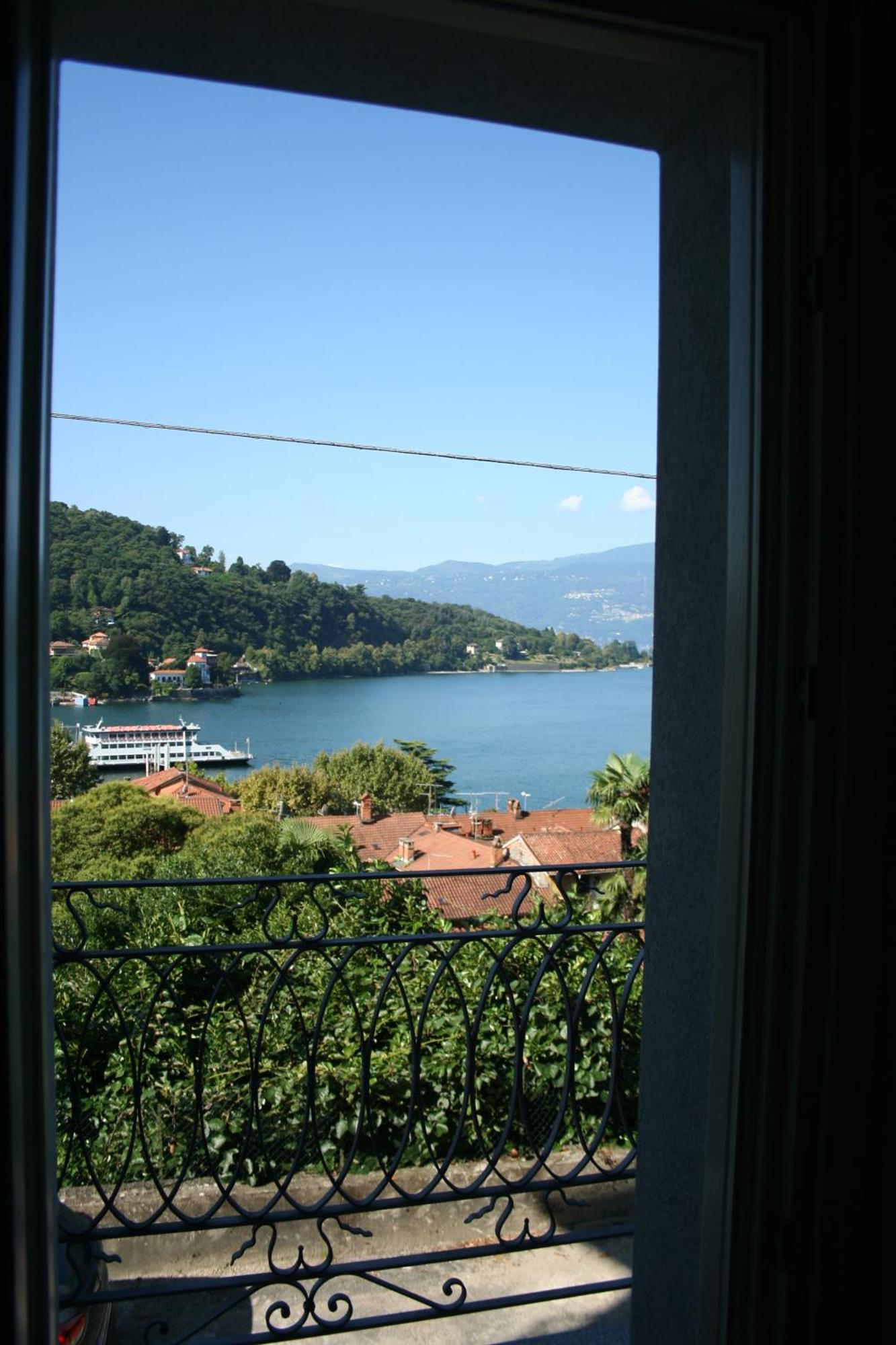 Appartamenti I Fiori Del Lago Laveno Eksteriør billede