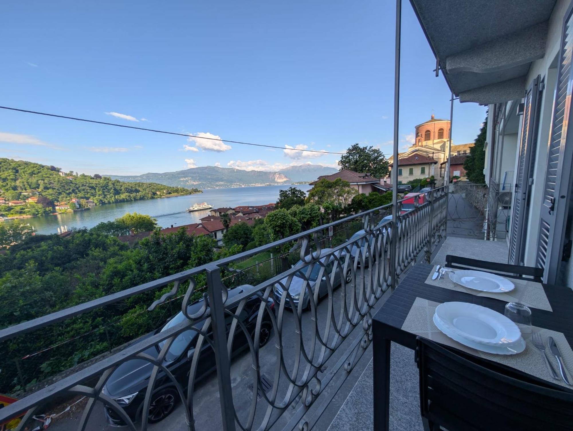 Appartamenti I Fiori Del Lago Laveno Eksteriør billede